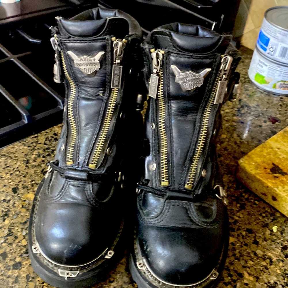 Hard let Davidson brand new riding boots. Used 2 times. Size 5.